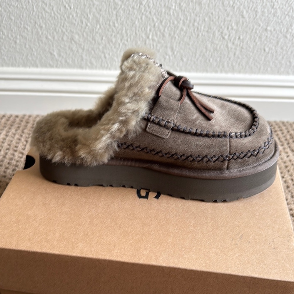 UGG Disquette Alpine Mule Slippers! 🤎 - Picture 2 of 5